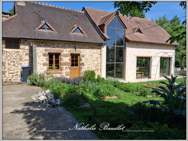 Propriété de 250 m2 sur 2ha9 avec dépendance 250m² Mont Saint Jean