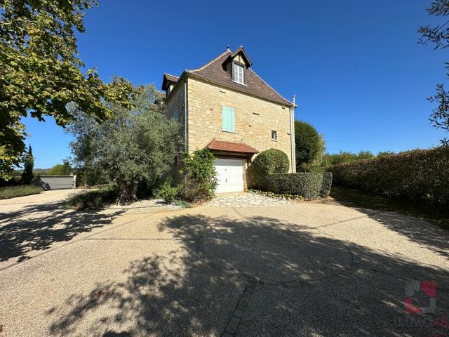Propriété De 280M² Habitables Sur Parc Arboré De 2895M² 278m² Prayssac