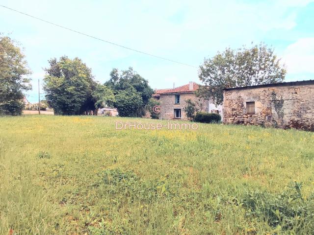 Propriété de 326 m² avec grange, hangar et terrain de 1 900 m²