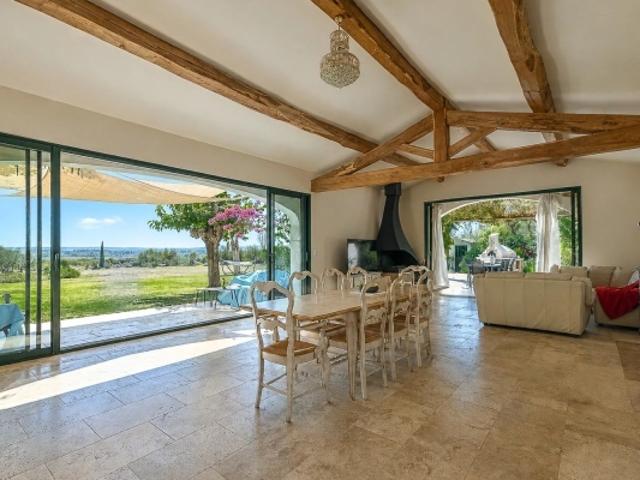 Propriété de 358 m² avec parc et piscine à 16 km d'Uzès