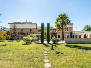 Propriété de 530 m², idéal 2 ou 3 logements, entre Chasselay et