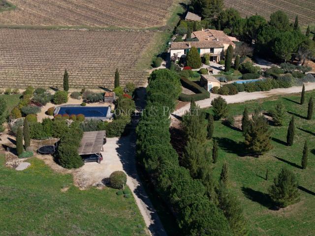 Propriété de 6 ha avec maison et gîtes 344m² Gignac