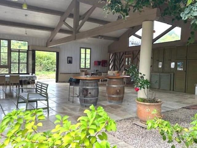 Propriété de campagne avec 5 gites, piscine et vue sur les Pyrén