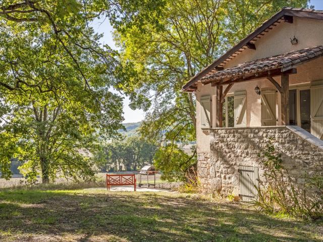 Propriété de campagne avec jardin et vue 82m² Montcuq