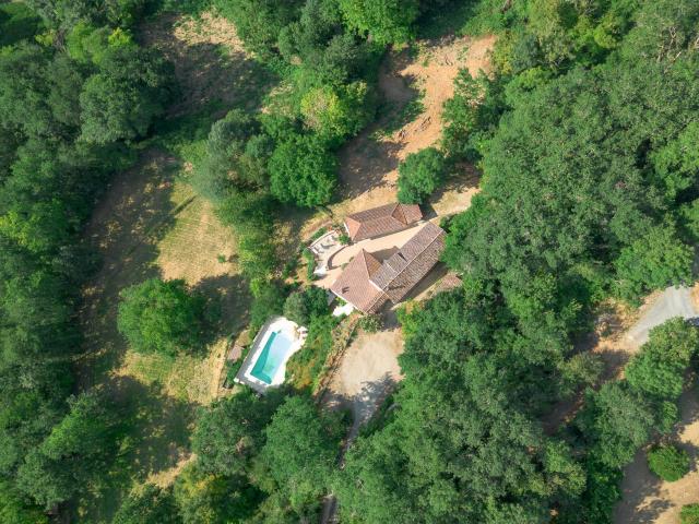 Propriété de campagne avec piscine, annexe et vue panoramiqu. 270m² Monbalen
