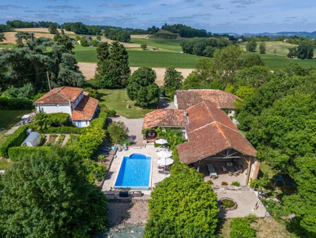 Propriété de campagne avec piscine et annexe