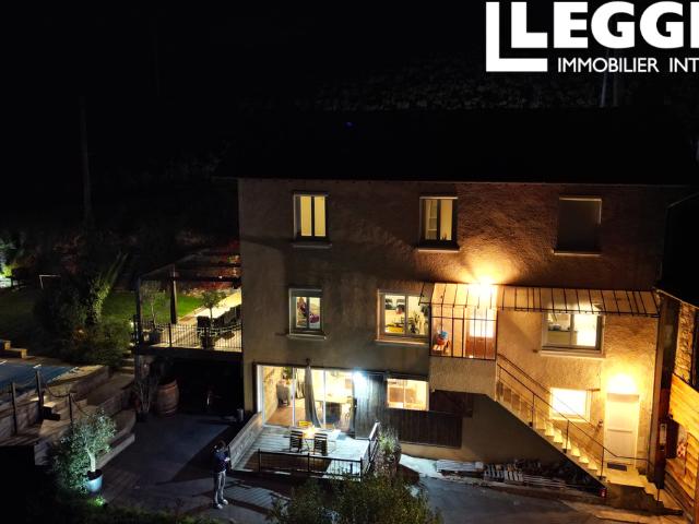 Propriété de campagne rénovée, un grand potentiel d'affaires, 2 maisons, 2 studios