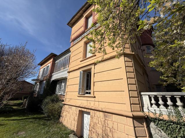 Propriété de caractère Maison bourgeoise de 1858 avec parc, piscine et ancienne maison de gardien