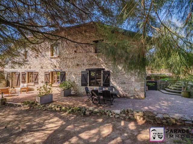 PROPRIÉTÉ DE CARACTERE – MAISON DE CHARME EN PIERRE 246 M²