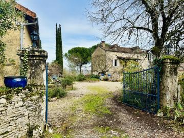 Propriété de caractère aux portes de Saint Cirq Lapopie 393m² Berganty