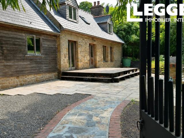 Propriété de caractère avec 3 habitations, dépendances et jardins paysagers à Saint Pois