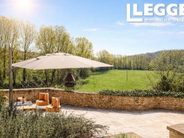 Propriété de caractère avec 3 maisons, piscine, dépendances Vue panoramique Périgord Noir | Dordogne
