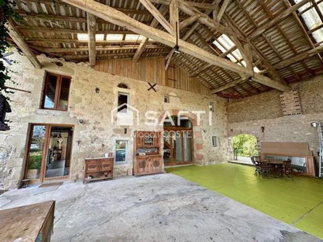 Propriété de caractère avec 2 habitations