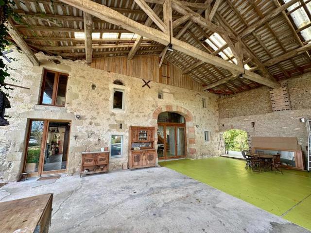 Propriété de caractère avec 2 habitations