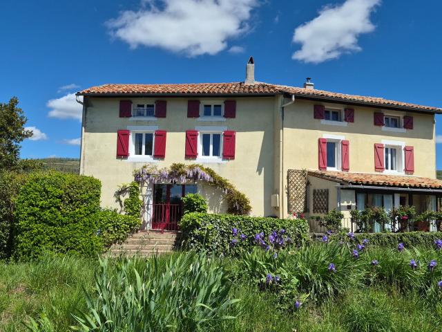 Propriété de caractère avec 6 chambres, vue imprenable sur l. 230m² Tréziers