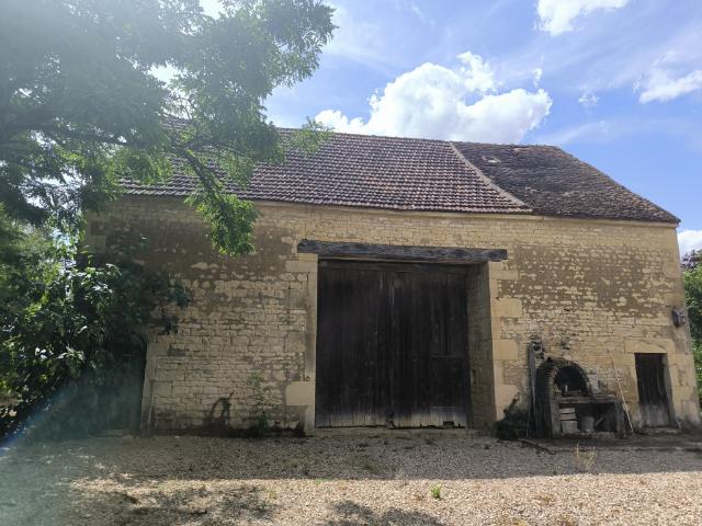 PROPRIÉTÉ DE CARACTÈRE AVEC GÎTE ET DÉPENDANCES