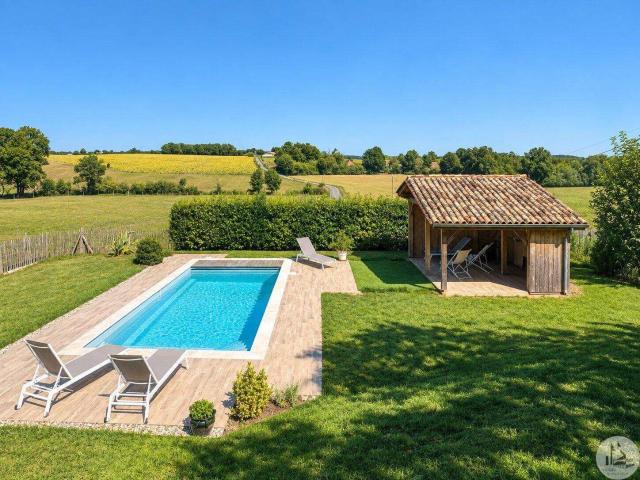 Propriété de caractère avec gîte, piscine et vue. 188m² Villeréal