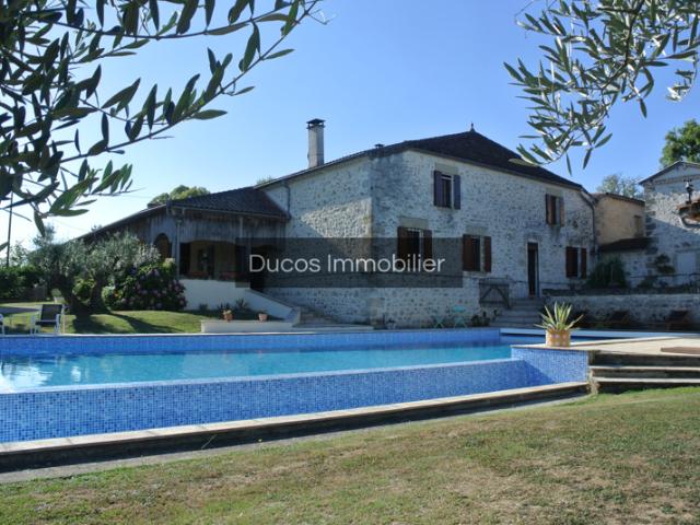 Propriété de caractère avec gîte, piscine et 1,4 ha de terra
