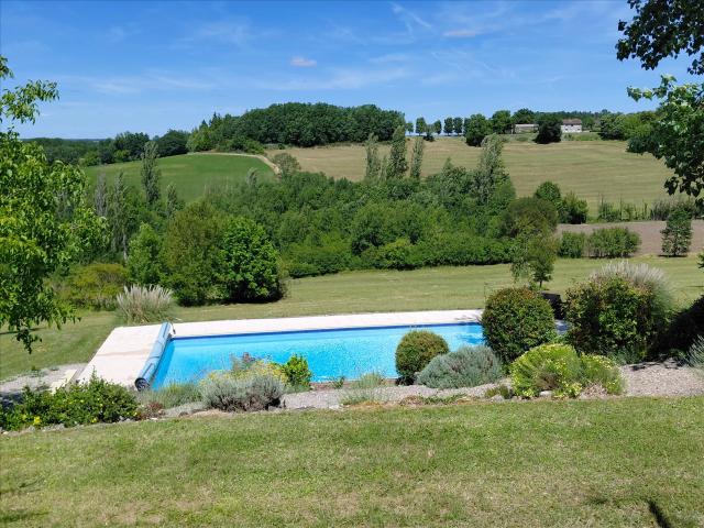 Propriété de caractère avec gîtes, piscine et 7 hectares à C. 314m² Castelnau de Montmiral