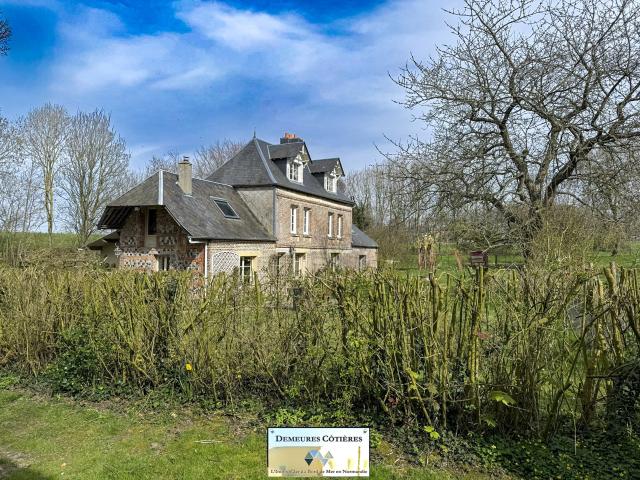 Propriété de caractère avec deux dépendances au cœur d'un parc de 9000 m2