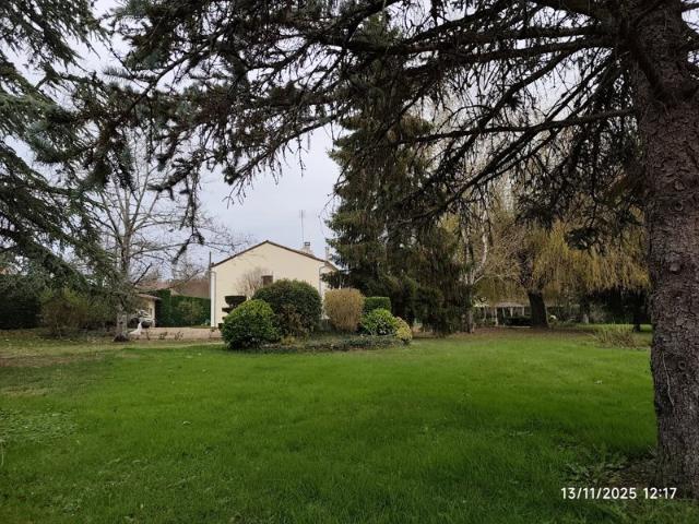 ? Propriété de caractère avec étang et sources naturelles – Villamblard 24