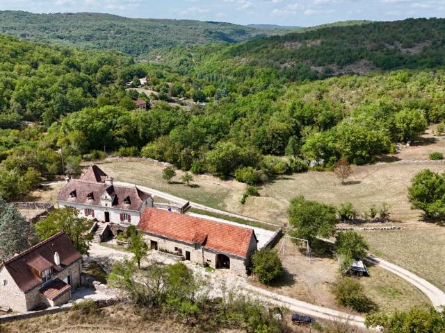Propriété de caractère avec maison d'amis sur 15 hectares 275m² Calvignac