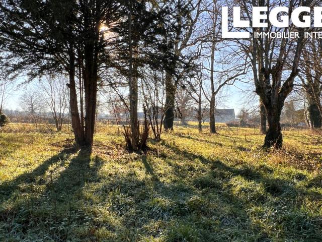 Propriété de caractère avec seconde maison, grand terrain privé avec beaucoup de potentiel