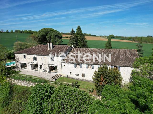 Propriété de caractère avec piscine et dépendance sur plus d. 382m² Saumont