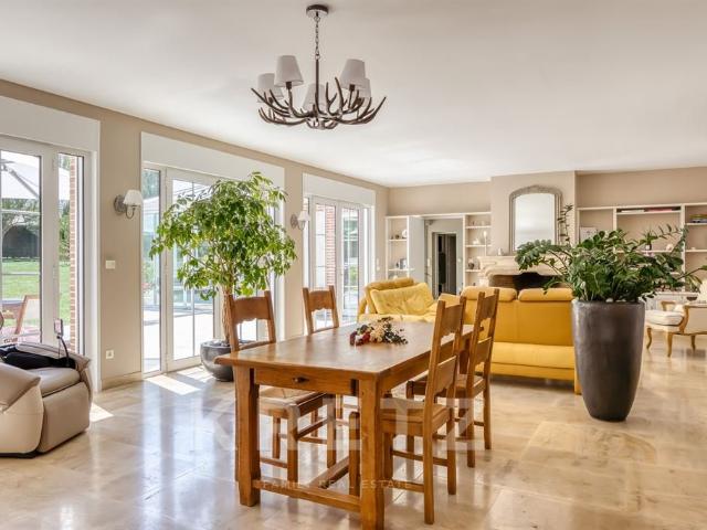 Propriété de caractère avec piscine intérieure et dépendance. 333m² Saint Vigor