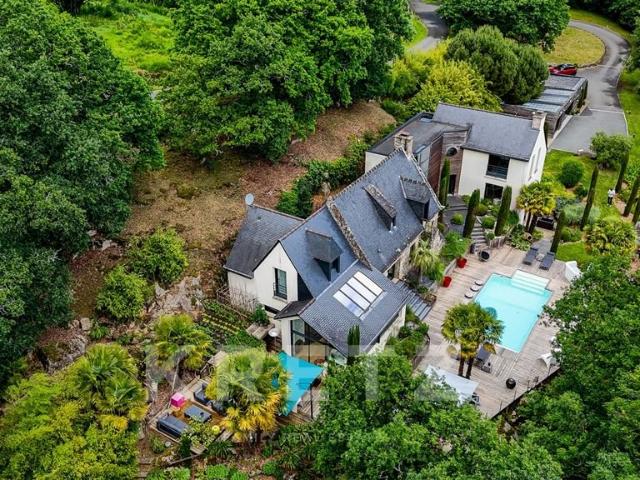 Propriété de caractère avec piscine sur 1 hectare aux portes. 387m² Saint Brieuc
