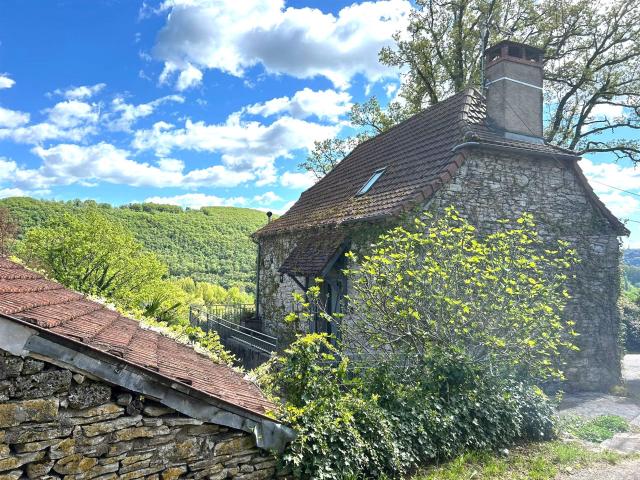 Propriété de caractère avec vue dégagée 65m² Larroque Toirac