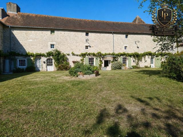 Propriété de caractère chargée d'histoire à vendre LA MOTHE SAINT HERAY 79