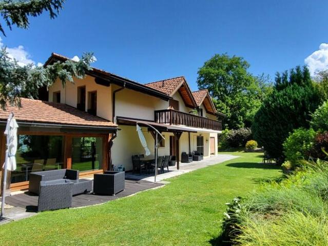 Propriété de caractère composée de 3 appartements