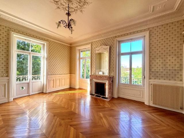 Propriété de caractère du 19ème siècle 340m² Santenay
