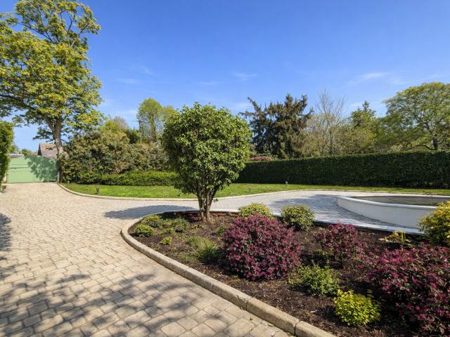 SOISY SUR SEINE Propriété de caractère de 230 m2 sur un terrain clos et arboré de 1 095 m2