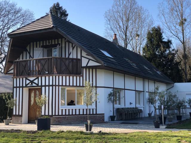 Propriété de caractère de 550m² avec grande salle et chambr. 518m² Poix de Picardie