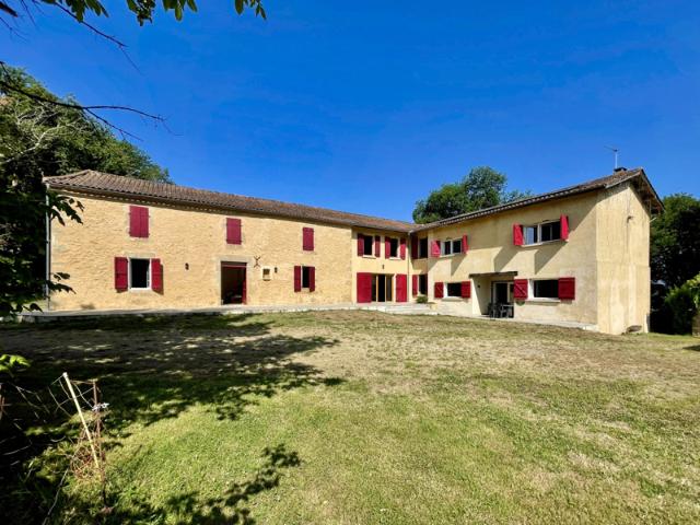 Propriété de caractère de 582 m2 avec gîte exploitable et in