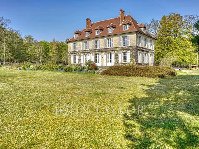 Propriété de caractère de 515 m² à moins d'une heure de Pari. 515m² Meaux