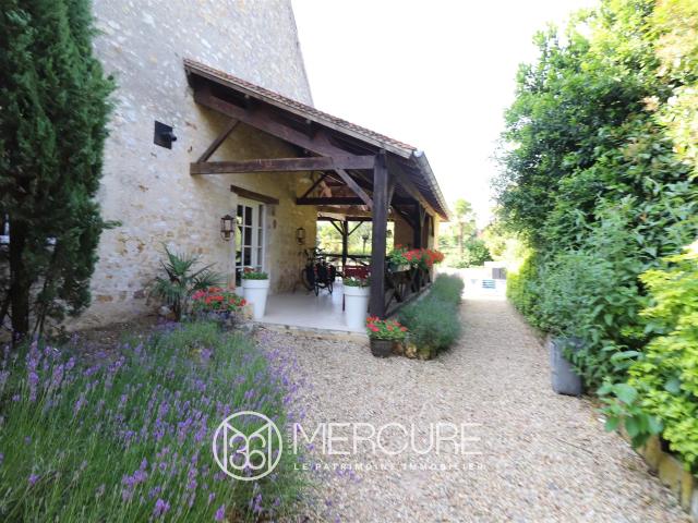 Propriété de caractère dédiée à l’accueil, au partage et à l. 459m² Coulonges les Hérolles