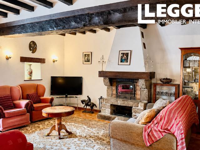 Propriété de Caractère Exceptionnelle avec Gîte, Piscine Intérieure Chauffée, Sauna, Jacuzzi et Étang Privé