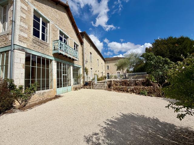 Propriété de caractère exceptionnelle avec dépendances, pisc. 642m² Lizant