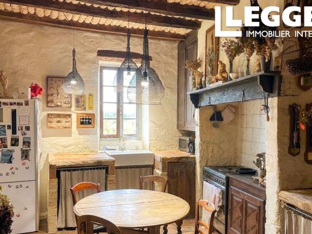 Propriété de caractère en pierre 6 pieces & 2 chambres Beleymas
