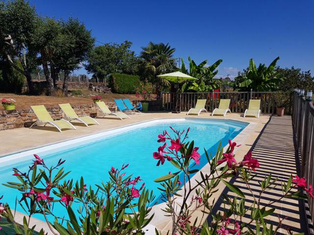 Propriété de caractère en pierre avec deux gîtes, piscine et jardin arboré