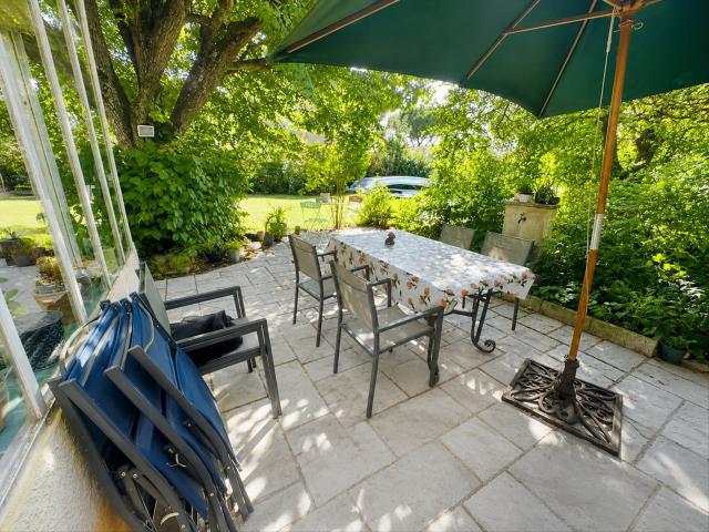 Propriété de caractère en pierre avec piscine et maison d'a. 285m² Montélimar