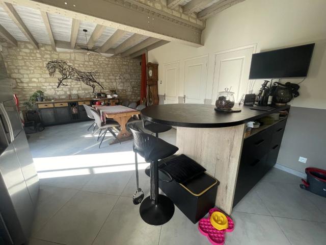 Propriété en pierre avec grand garage – Cœur de LOUDUN 86