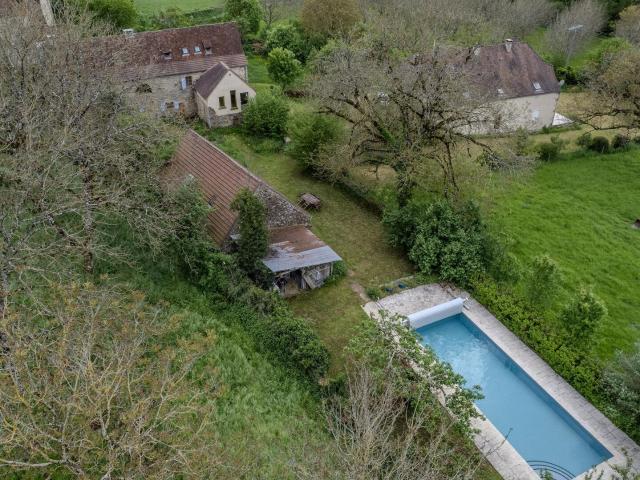 Propriété de caractère en pierres composée d'une maison d'ha. 255m² Gramat