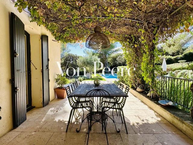 Propriété de caractère en Provence – Art de vivre, nature et. 170m² Villeneuve lès Avignon