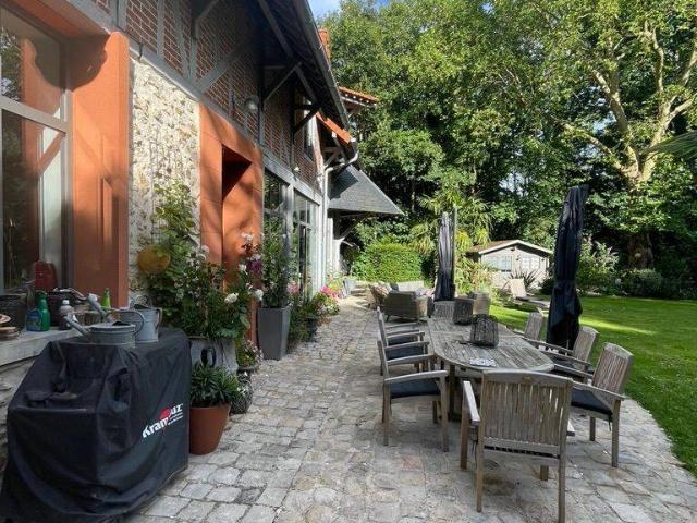 Propriété de caractère Location meublée 4 CHAMBRES et piscine