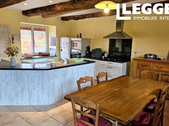 Propriété de caractère rénovée dans un hameau calme