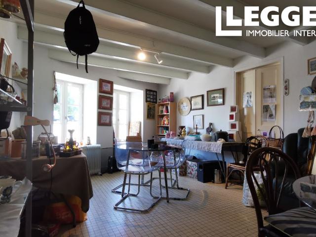 Propriété de caractère située dans une cité médiévale à destination commerciale ou habitation 114m²
